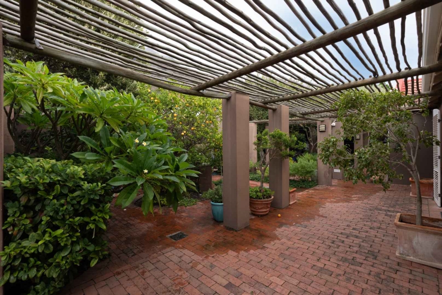 4 Bedroom Property for Sale in Oranjezicht Western Cape